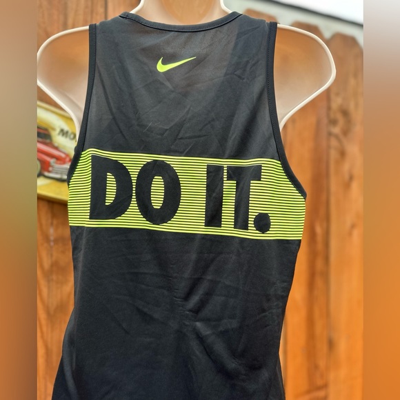 Nike Graphic Tee Tank Size Small - Picture 3 of 6